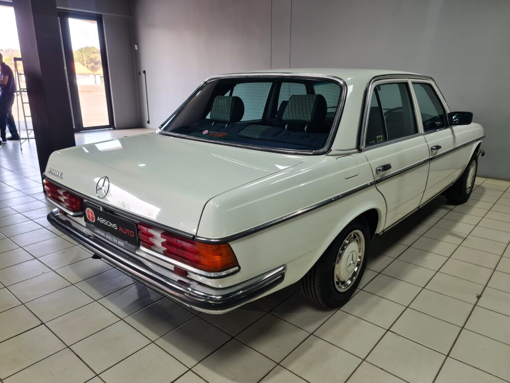 1987 Mercedes-Benz 230 E A/T A/C W123