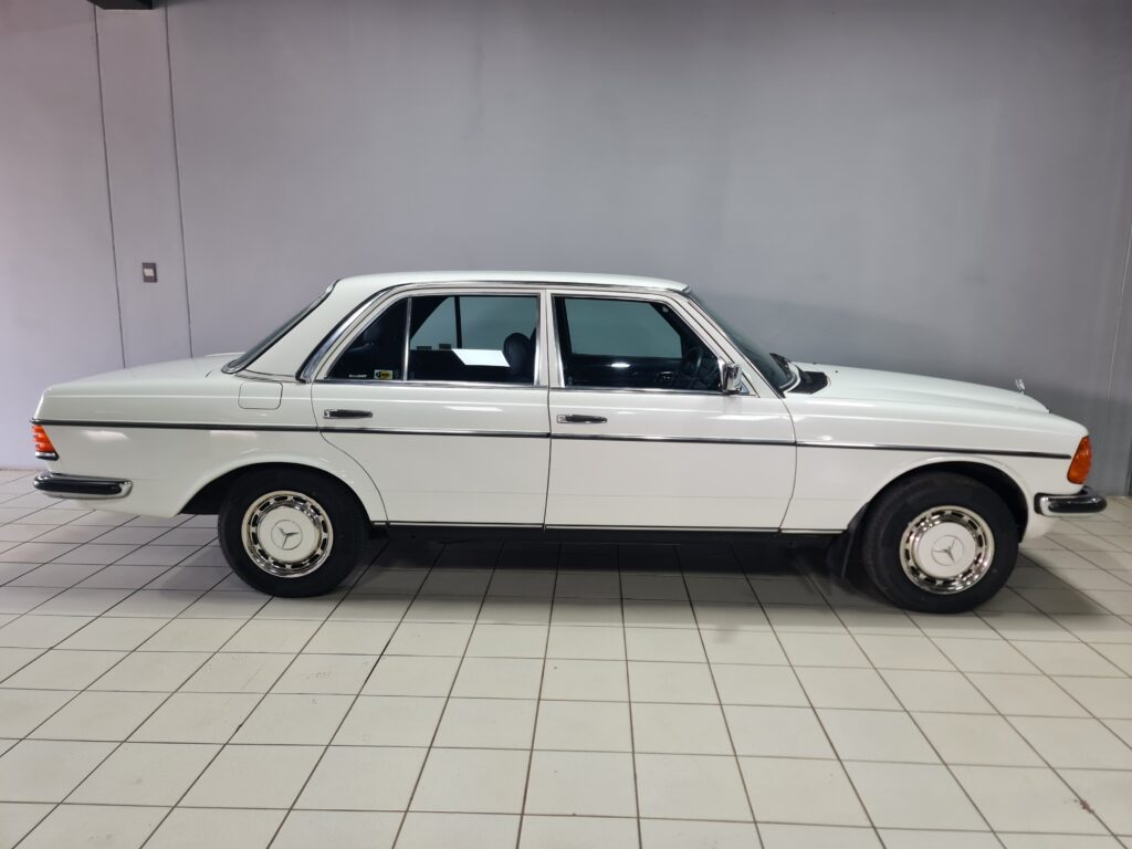 1987 Mercedes-Benz 230 E A/T A/C W123
