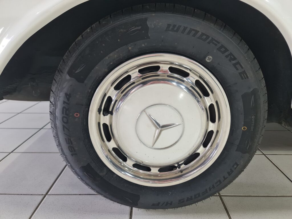 1987 Mercedes-Benz 230 E A/T A/C W123