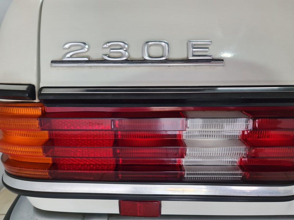 1987 Mercedes-Benz 230 E A/T A/C W123