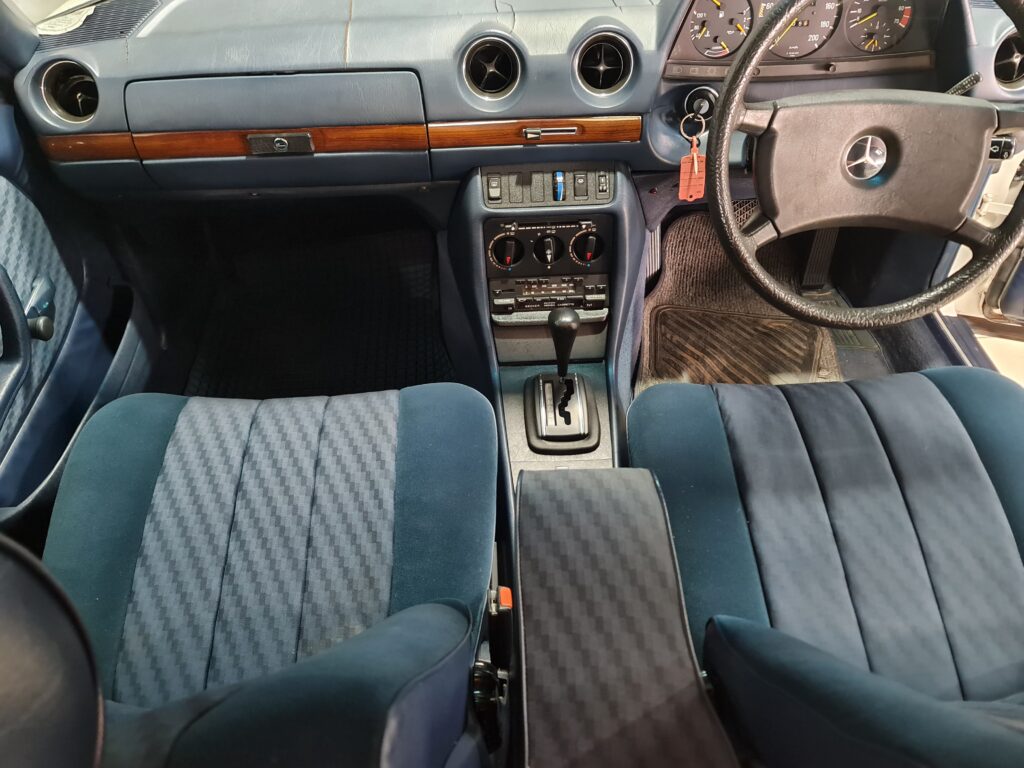 1987 Mercedes-Benz 230 E A/T A/C W123