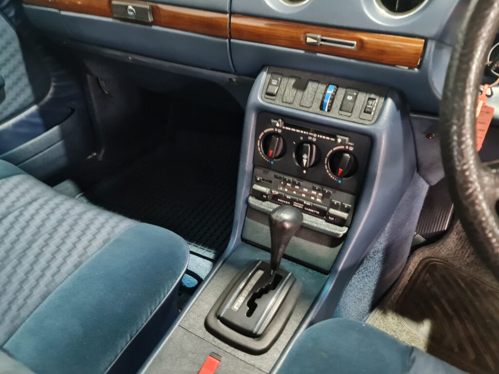 1987 Mercedes-Benz 230 E A/T A/C W123