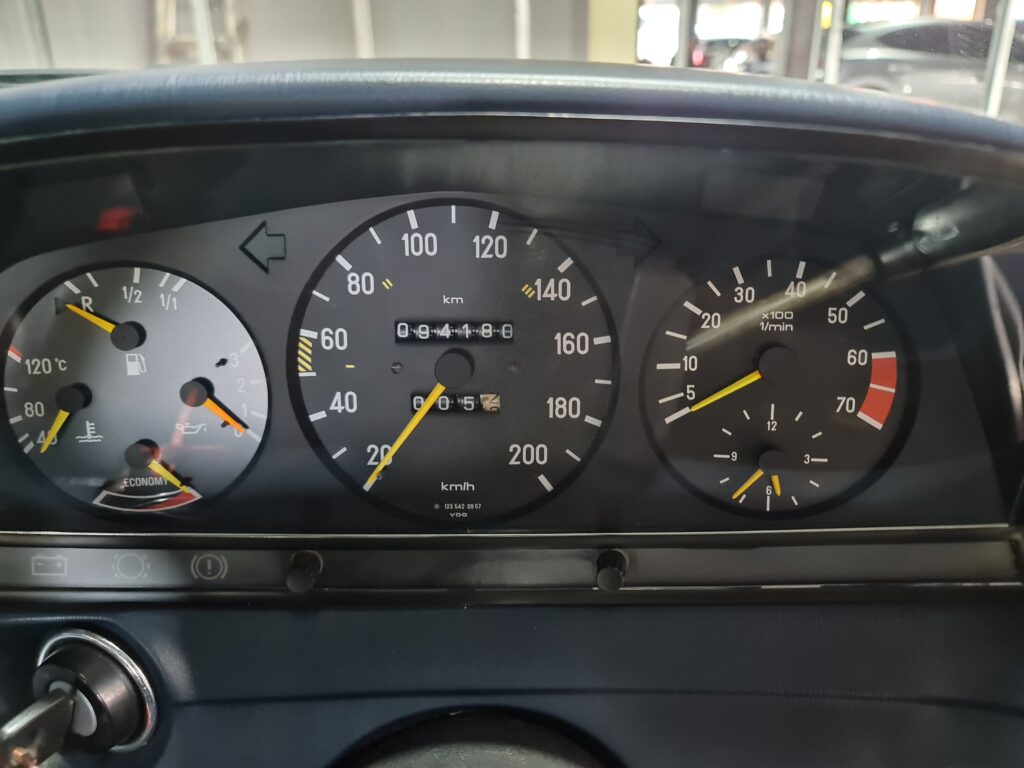 1987 Mercedes-Benz 230 E A/T A/C W123